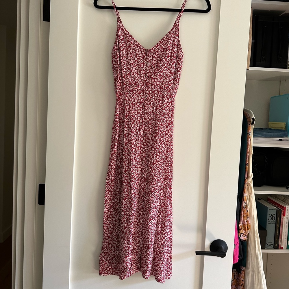 Sleeveless floral midi dress